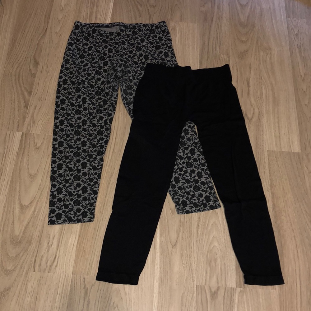 💟(5 for $30) two pairs of Capri length leggings